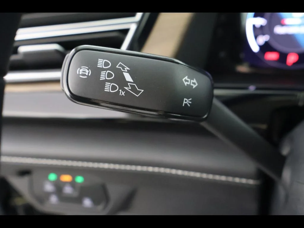 New 2026 Silver Volkswagen SE w/Technology image 24