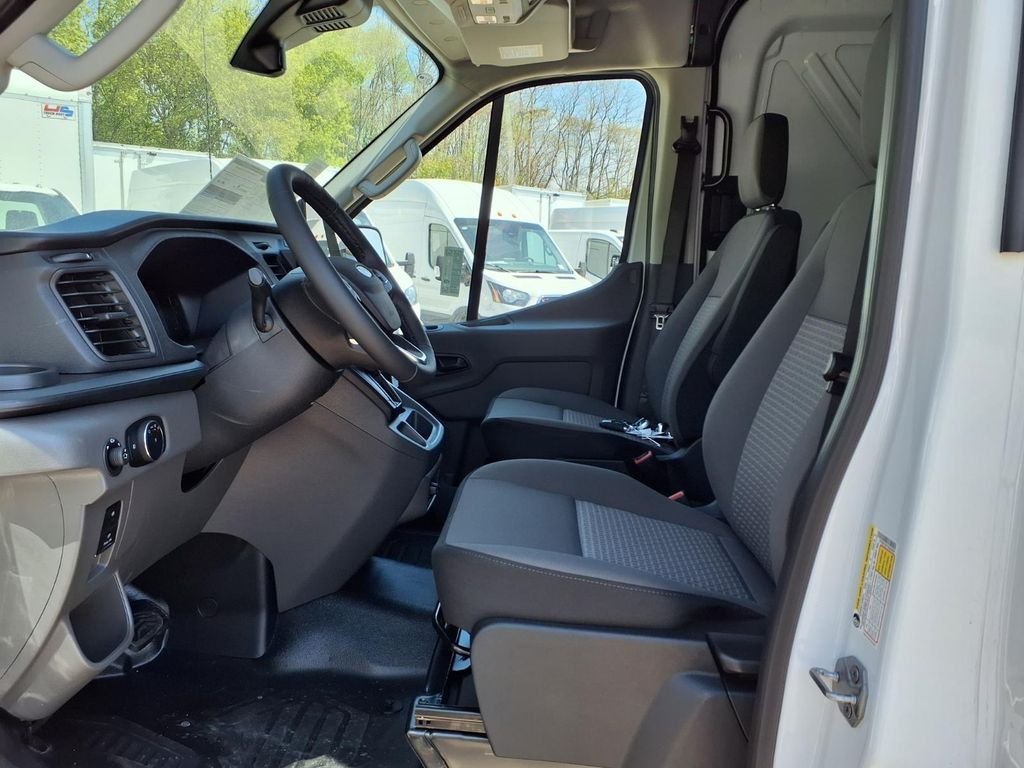 New 2026 Oxford White Ford Cargo Van image 9