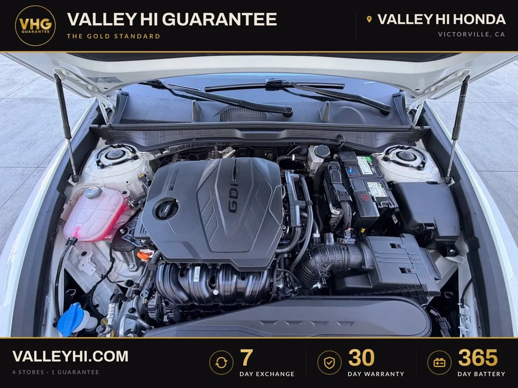 Used 2025 White Hyundai SEL image 33