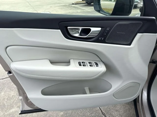 New 2026 White Volvo B5 Ultra image 24