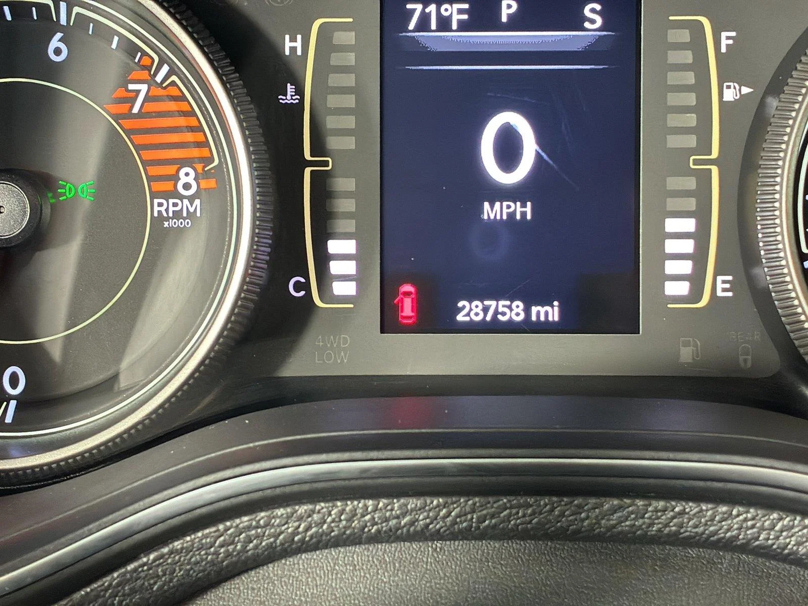 Used 2020 Diamond Black Crystal Pearlcoat Jeep Latitude image 53