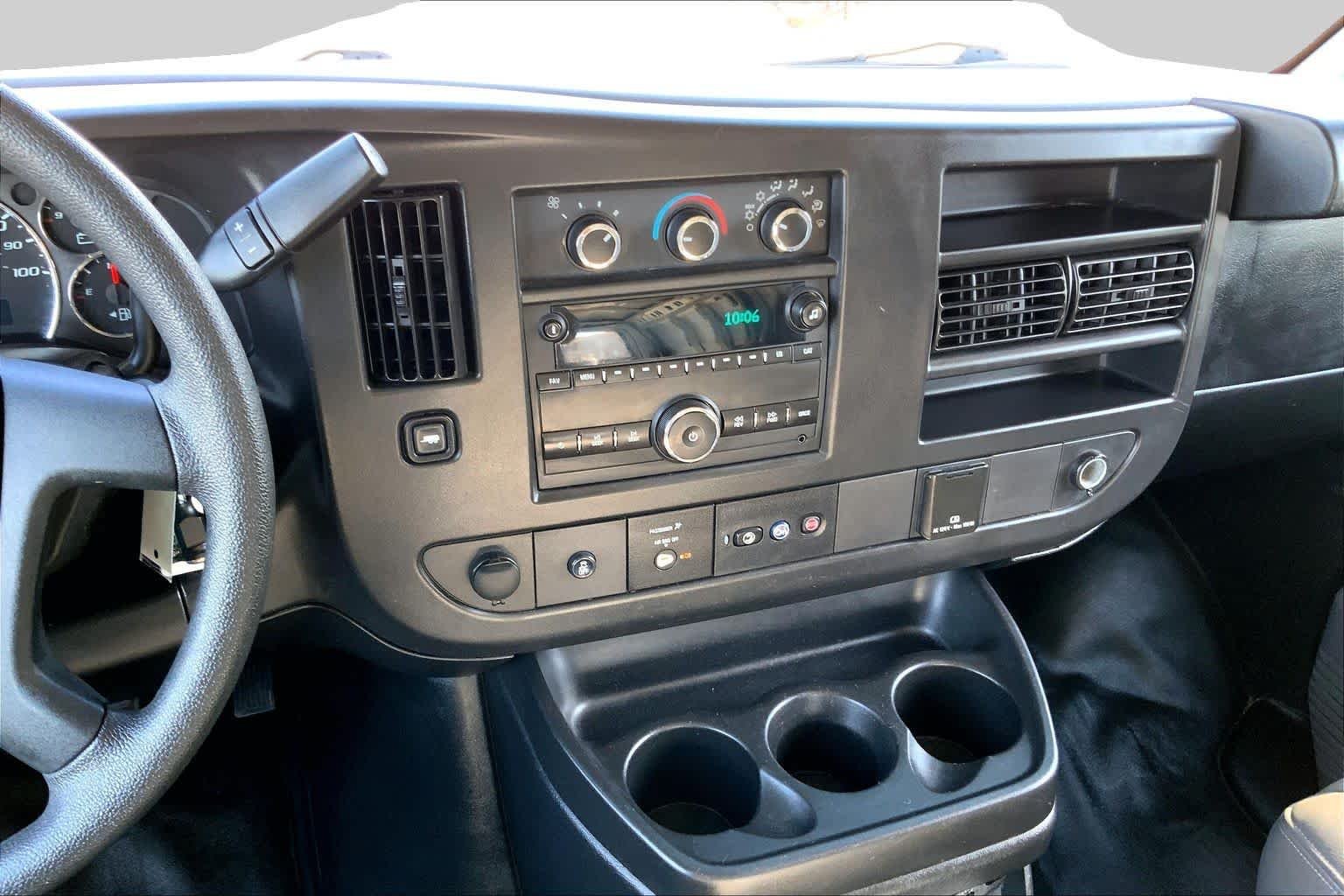 Used 2019 Summit White Chevrolet  image 7