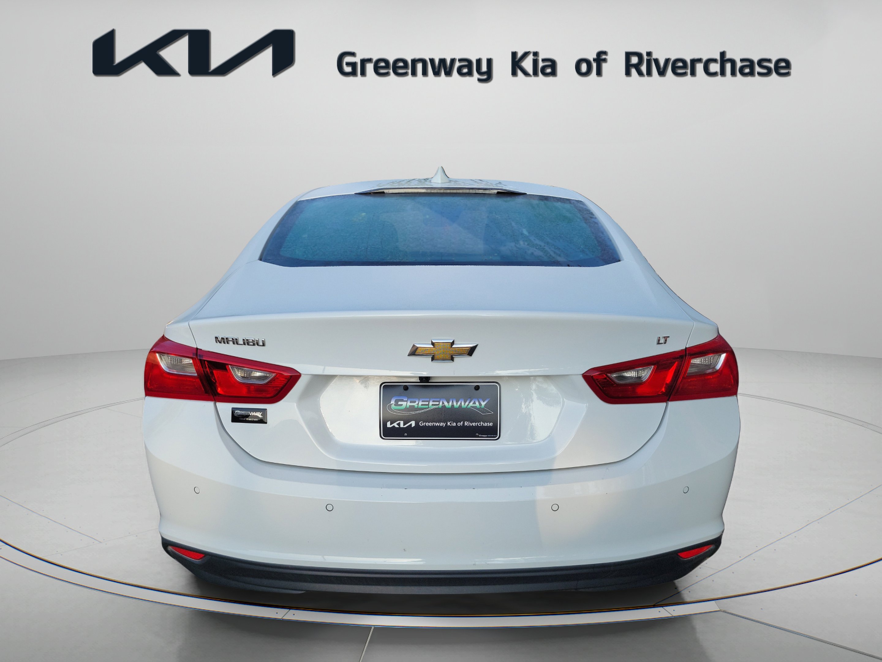 Used 2024 Summit White Chevrolet LT image 6