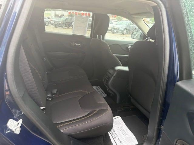 Used 2015 True Blue Pearlcoat Jeep Latitude image 18