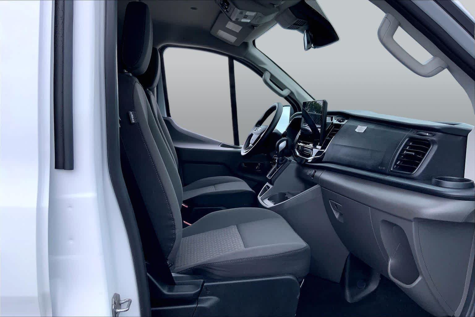 Used 2025 Oxford White Ford XLT image 9