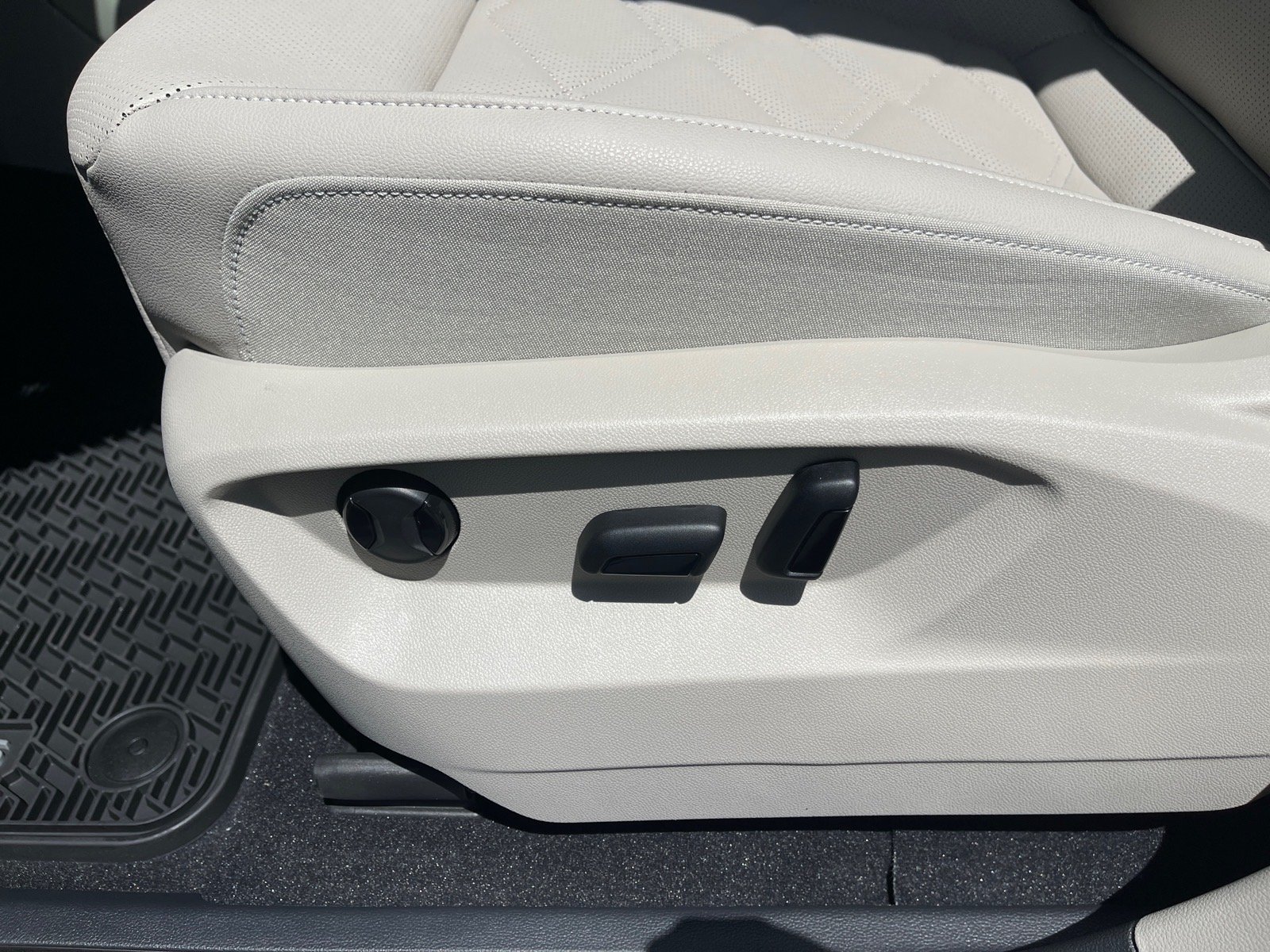 New 2026 Pure Gray Volkswagen SE image 9