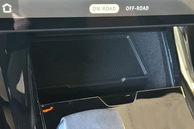 New 2026 Santorini Black Land Rover Dynamic SE image 20