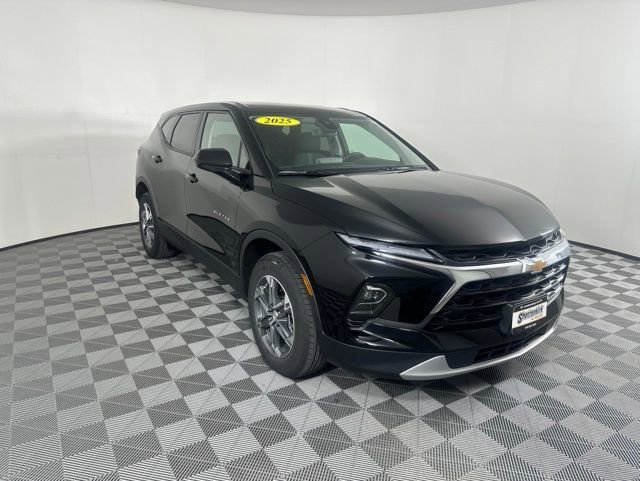 Used 2025 Black Chevrolet 2LT image 3