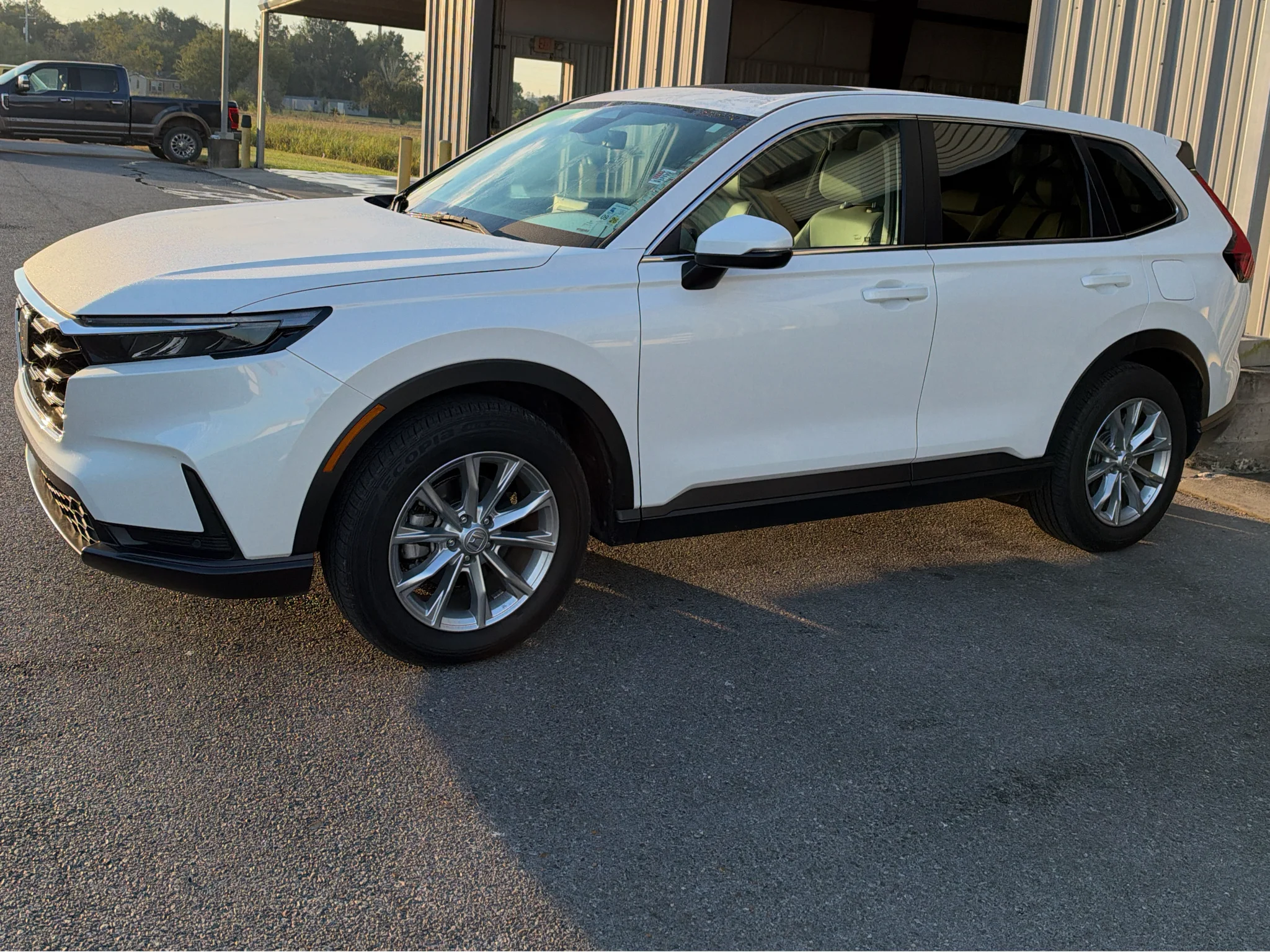 Used 2025 White Honda EX-L image 1