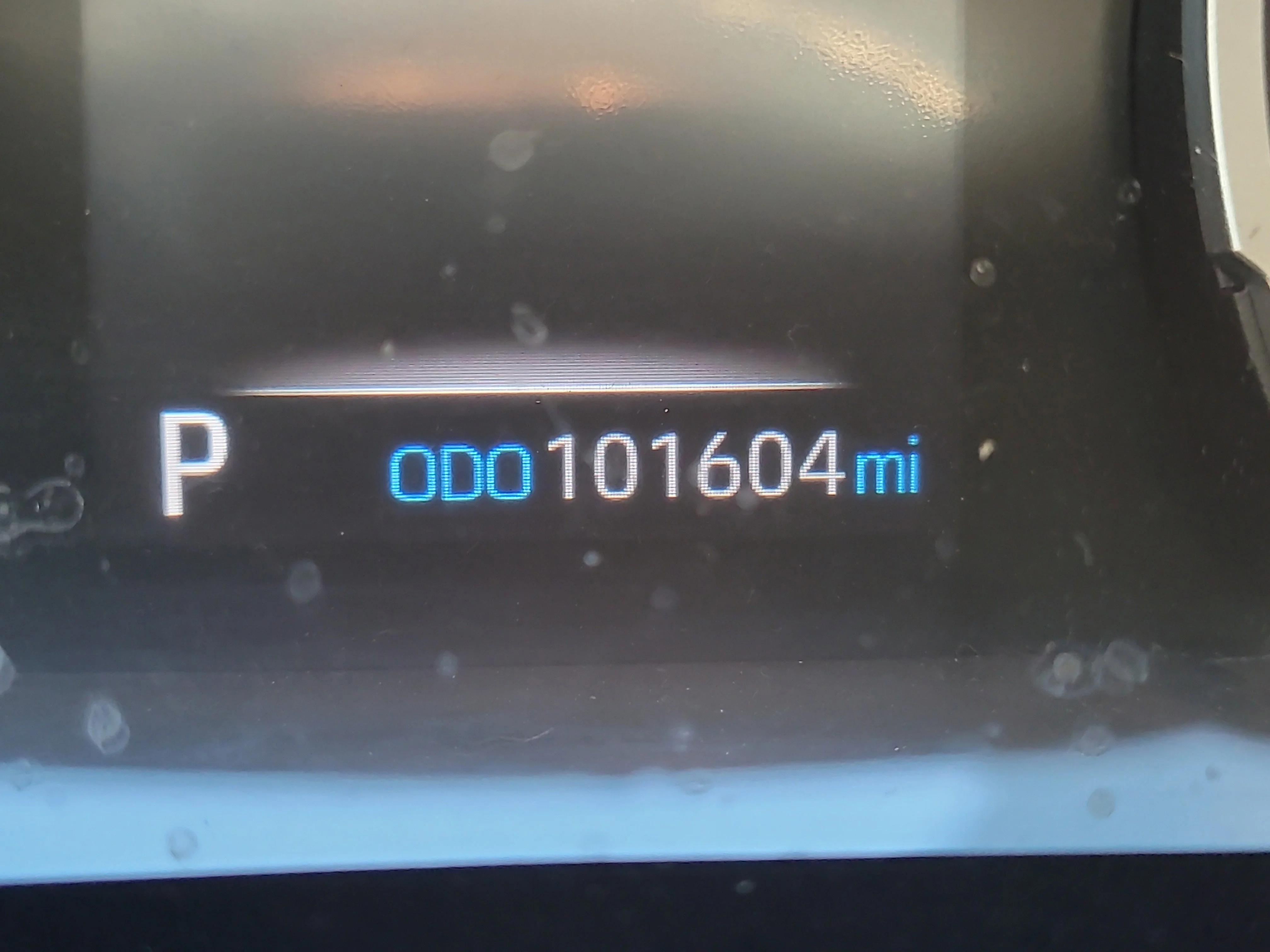 Used 2020 Pearl Toyota LE image 32