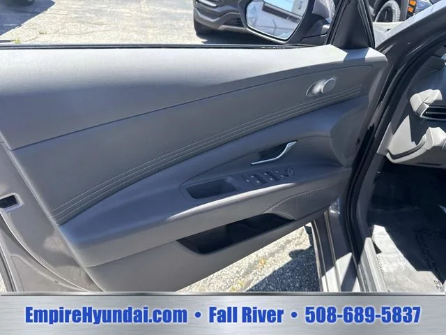 Used 2023  Hyundai SEL image 15