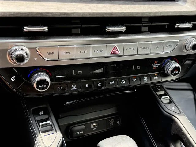 Used 2024 Green Kia EX X-Line image 25