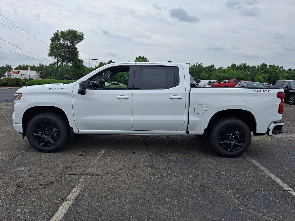 New 2026 Summit White Chevrolet RST image 5