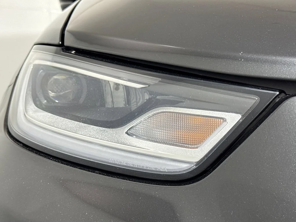 Used 2023 Black Chrysler Touring L image 18