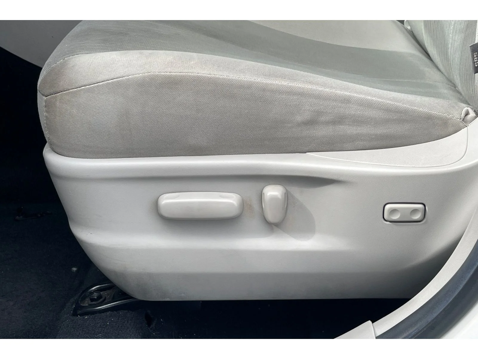 Used 2011 Blizzard Pearl Toyota Base image 14
