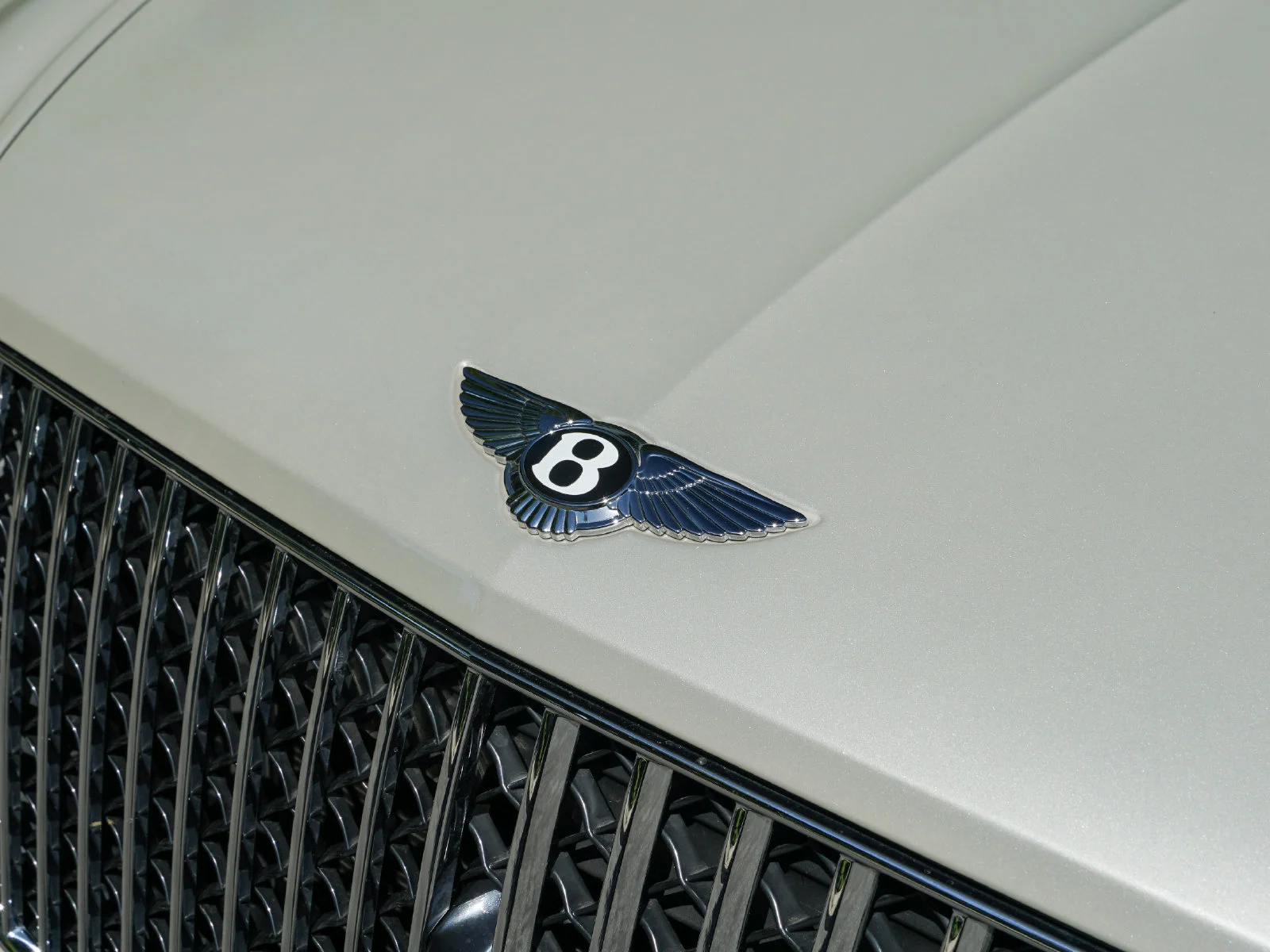 Certified Used 2023 White Sand by Mulliner Bentley  image 29