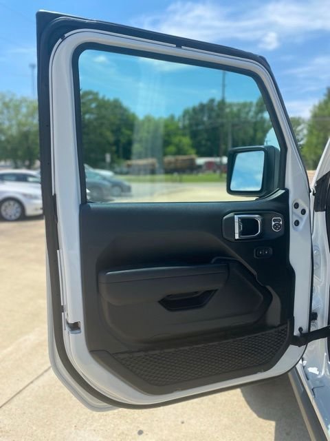 New 2026 Bright White Clear-Coat Exterior Paint Jeep Willys image 16