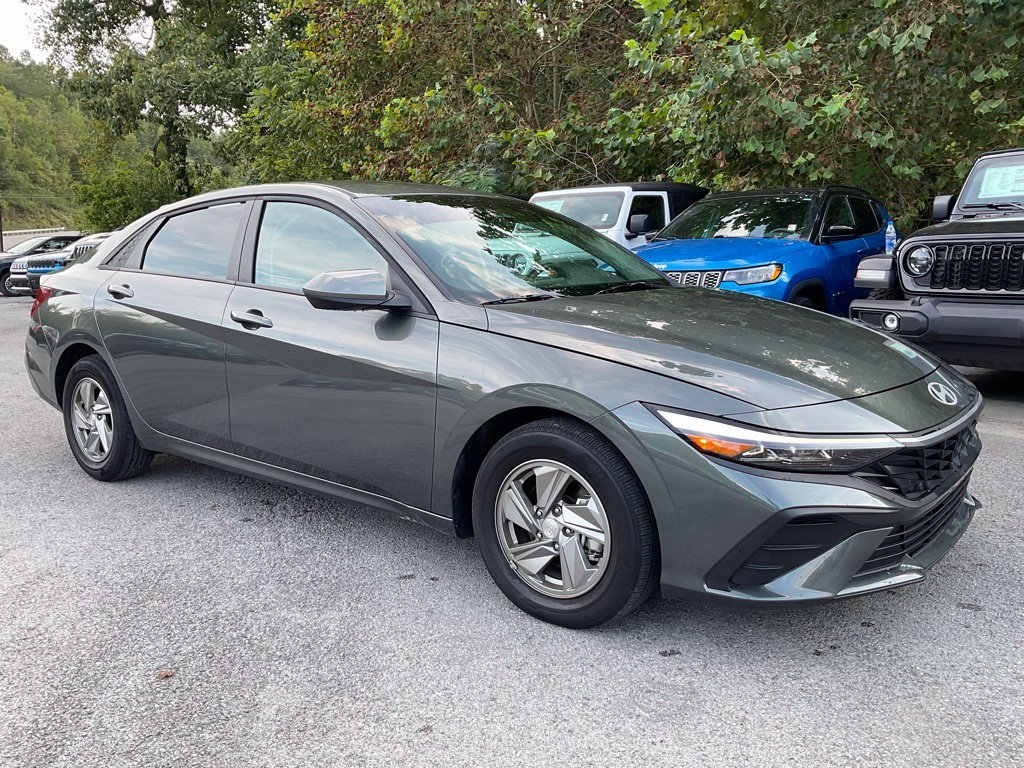 Used 2026 Gray Hyundai SE image 7
