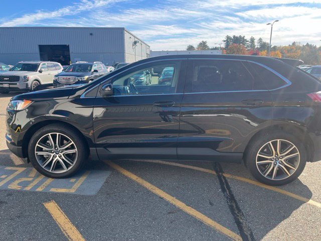 Used 2022 Black Ford SEL image 6
