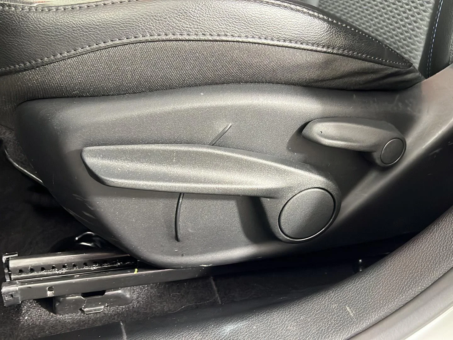 Used 2022 Bright White Clearcoat Jeep Latitude image 13