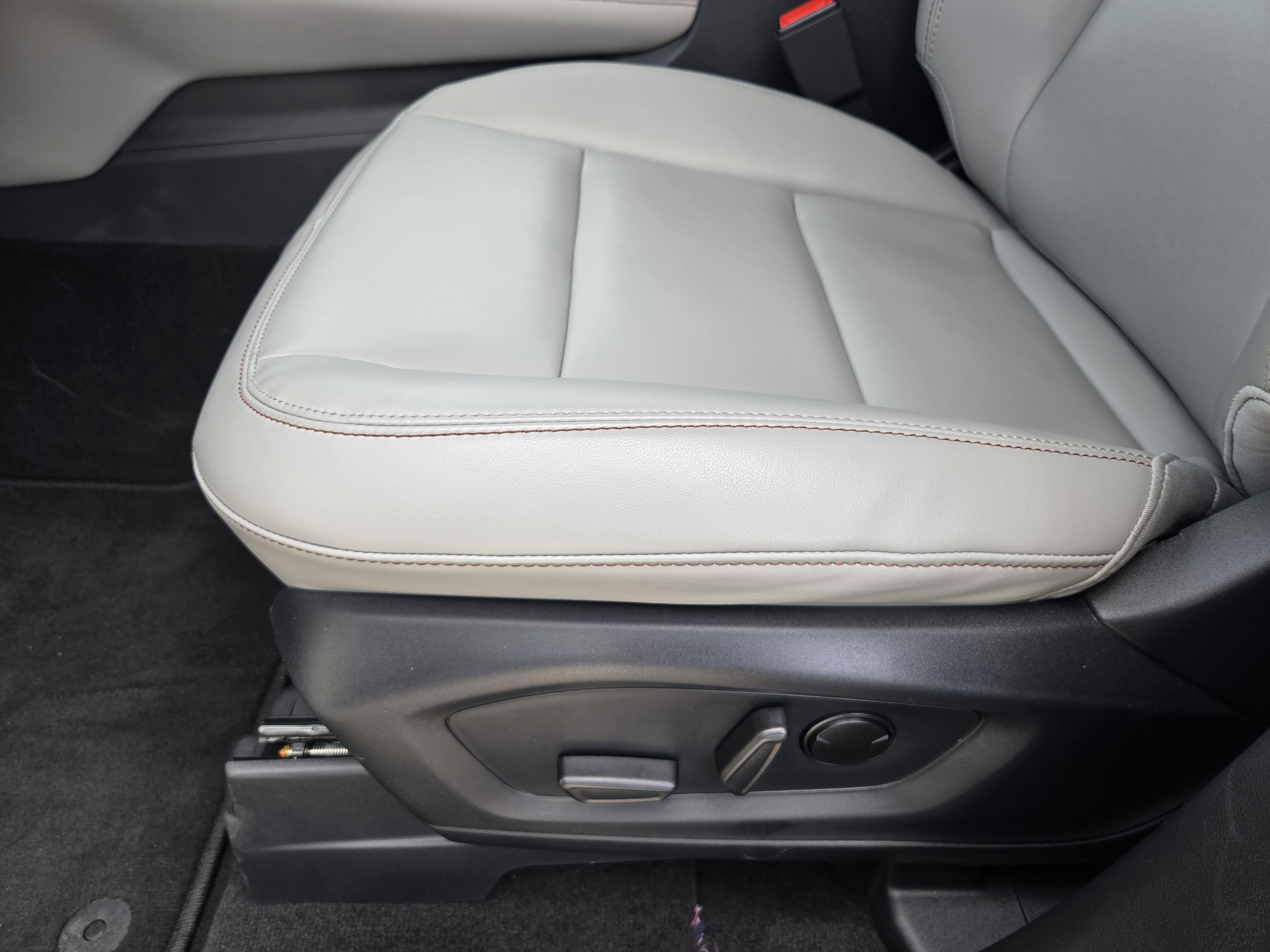 New 2026 Star White Metallic Tri-Coat Ford Active image 15