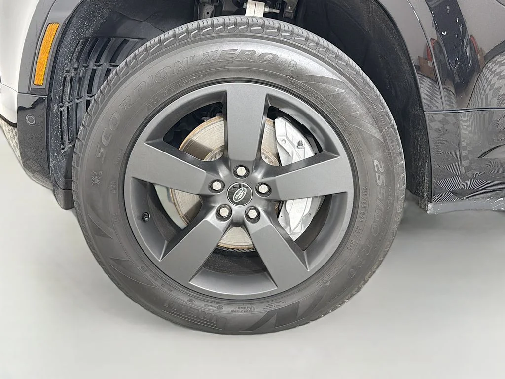 Used 2024 Black Land Rover X-Dynamic SE image 34