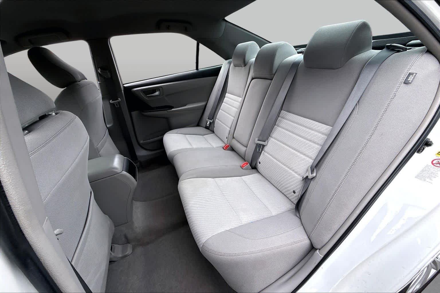 Used 2016 Super White Toyota LE image 21