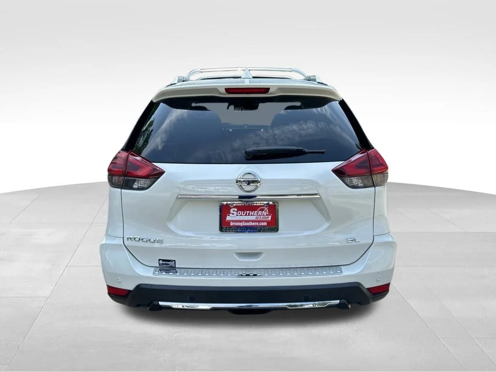 Used 2019 White Nissan SL image 4