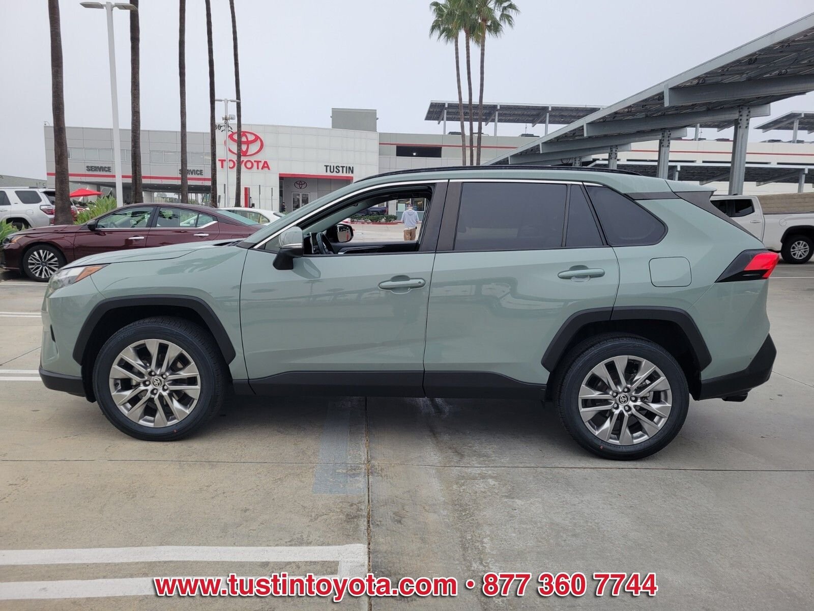 Certified Used 2023  Toyota XLE Premium image 7