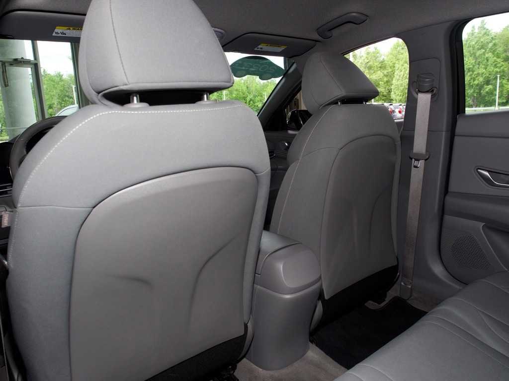 Used 2023 Black Hyundai SEL image 22