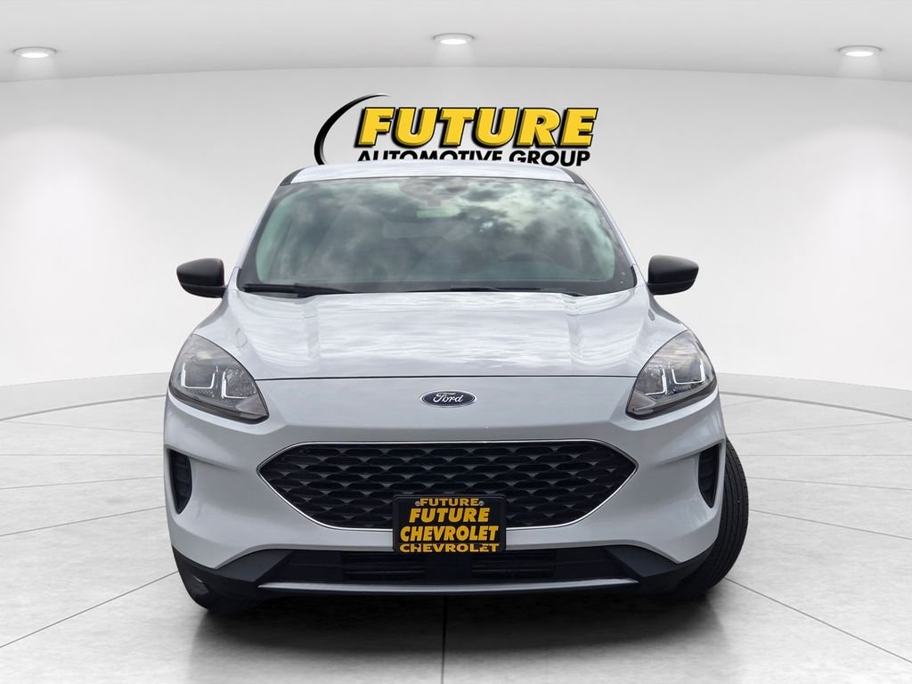 Used 2022 White Ford SE image 2