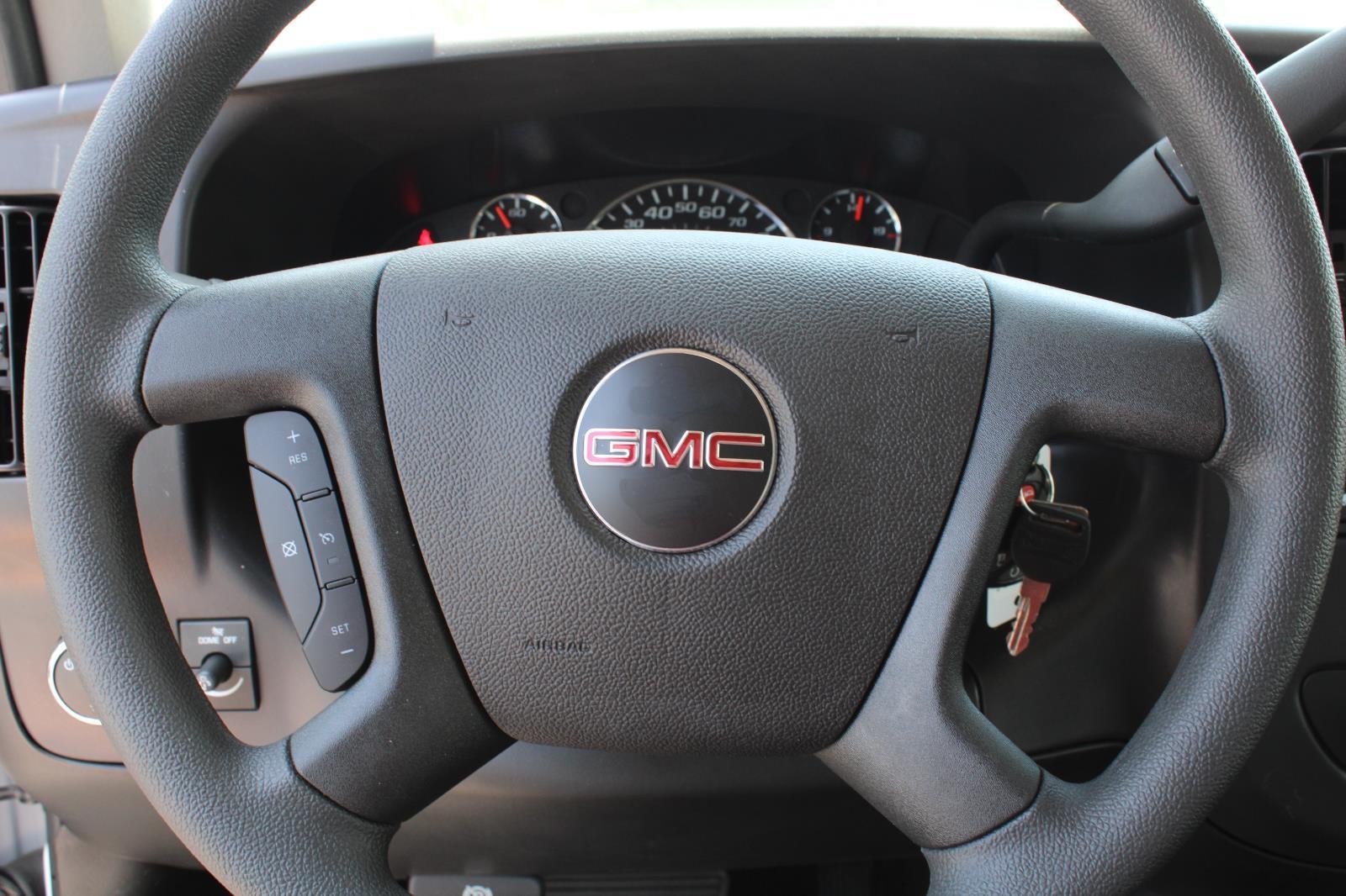 New 2025 Summit White GMC 1WT image 19