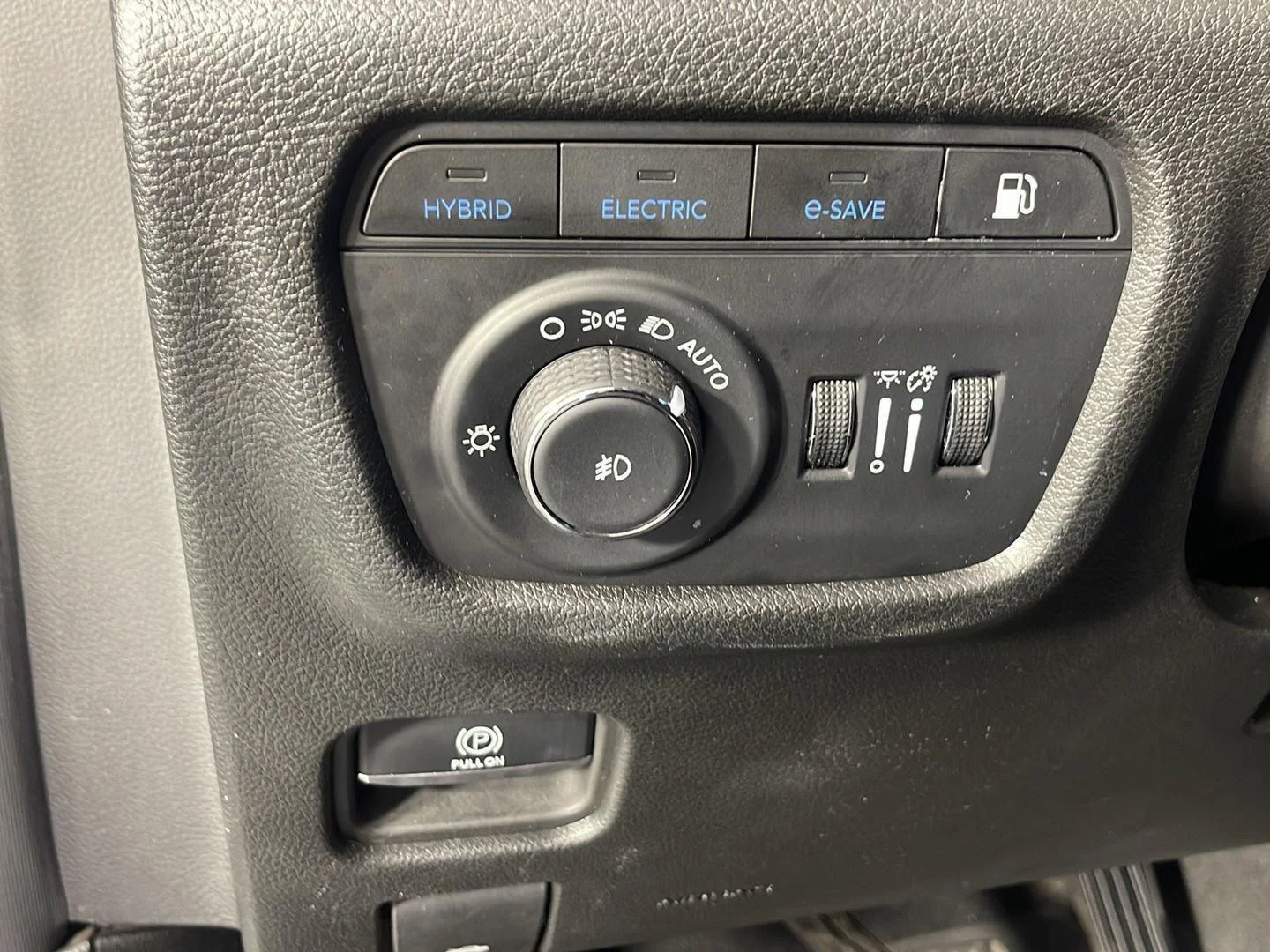 Used 2024 Bright White Clearcoat Jeep Trailhawk image 15