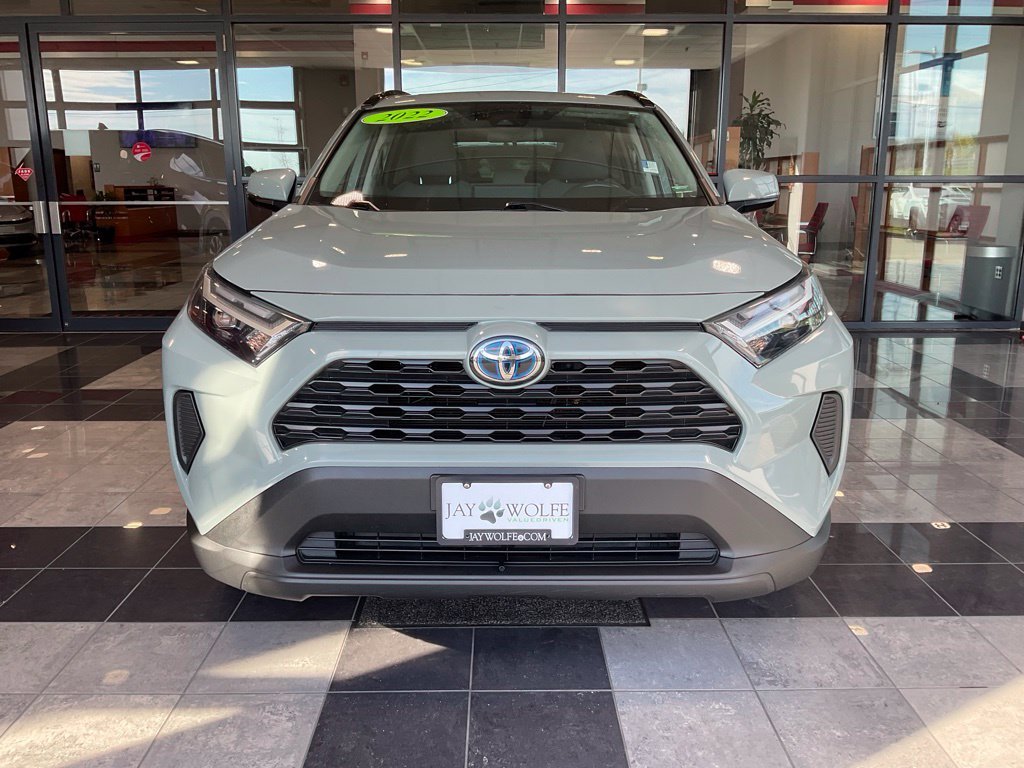 Certified Used 2022  Toyota XLE image 2