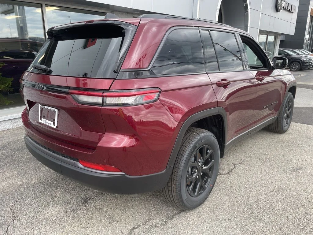 New 2026 Velvet Red Pearl-Coat Exterior Paint Jeep Altitude image 8