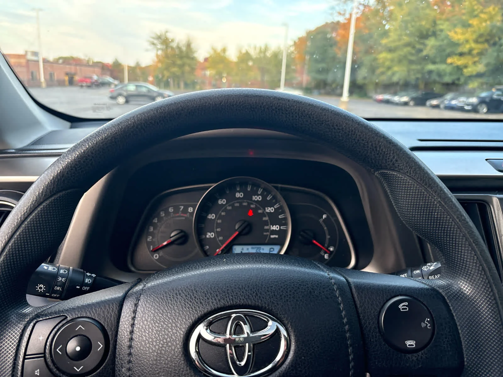 Used 2015 Classic Silver Metallic Toyota XLE image 9