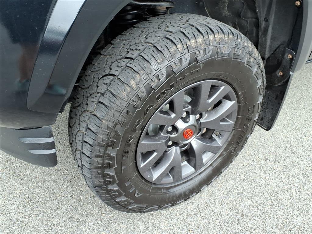 Used 2022 Midnight Black Metallic Toyota SR5 V6 image 9