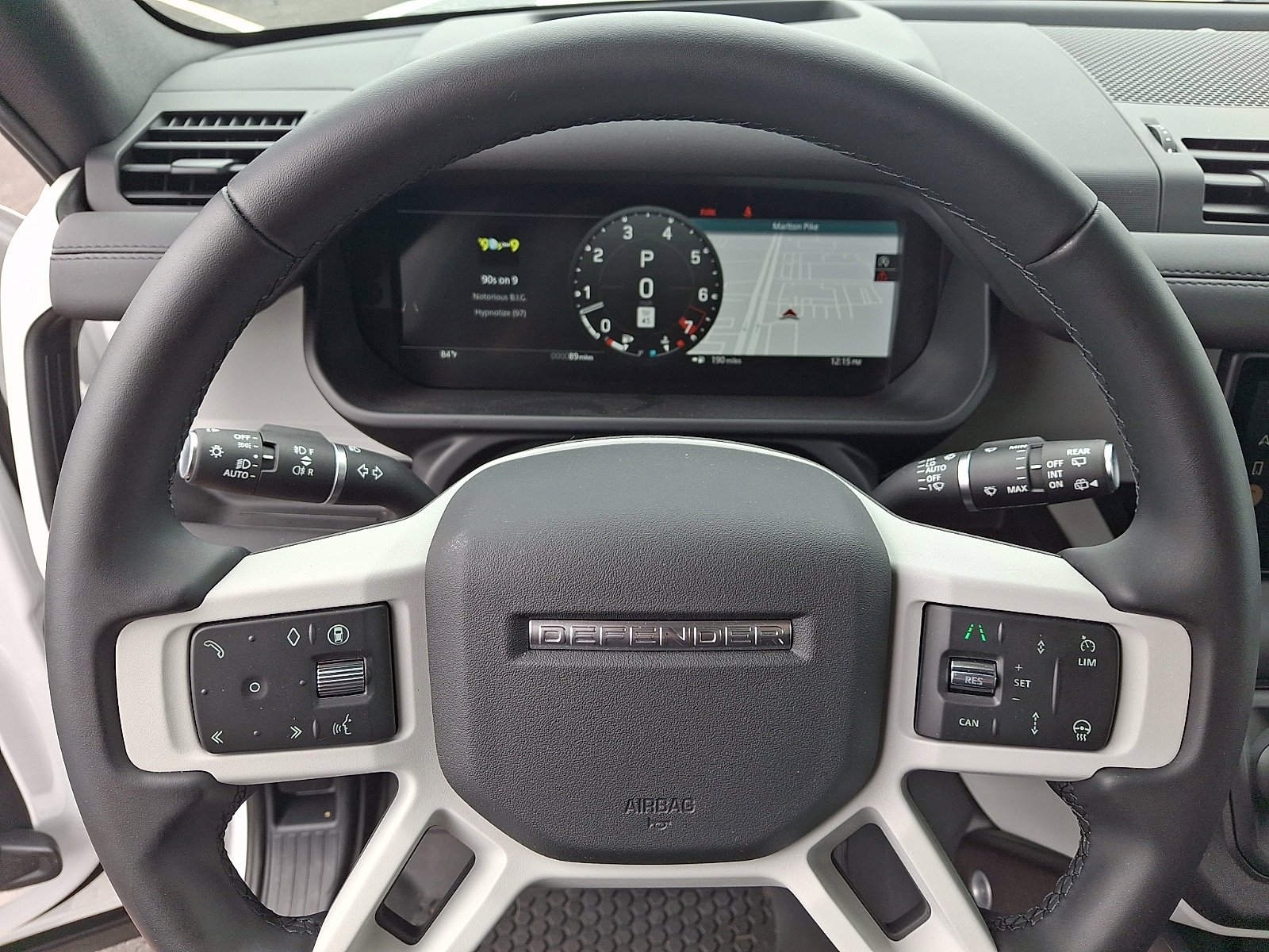 Used 2024 Fuji White - 1AA Land Rover SE image 31