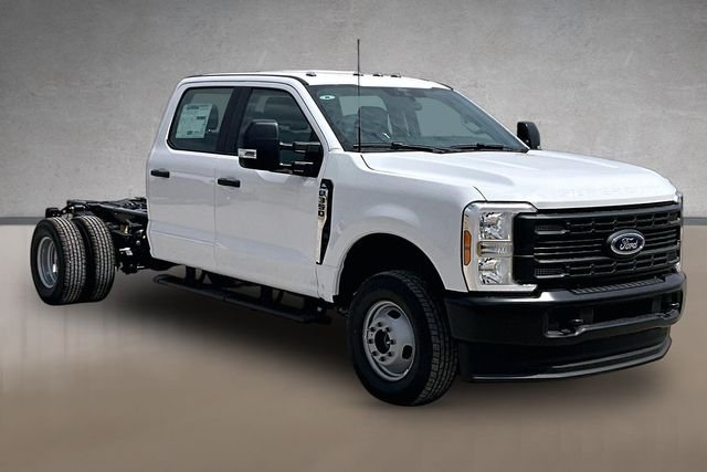 New 2026 Oxford White Ford XL image 2
