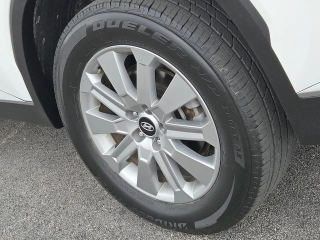Used 2025 Hyper White Hyundai SEL image 7