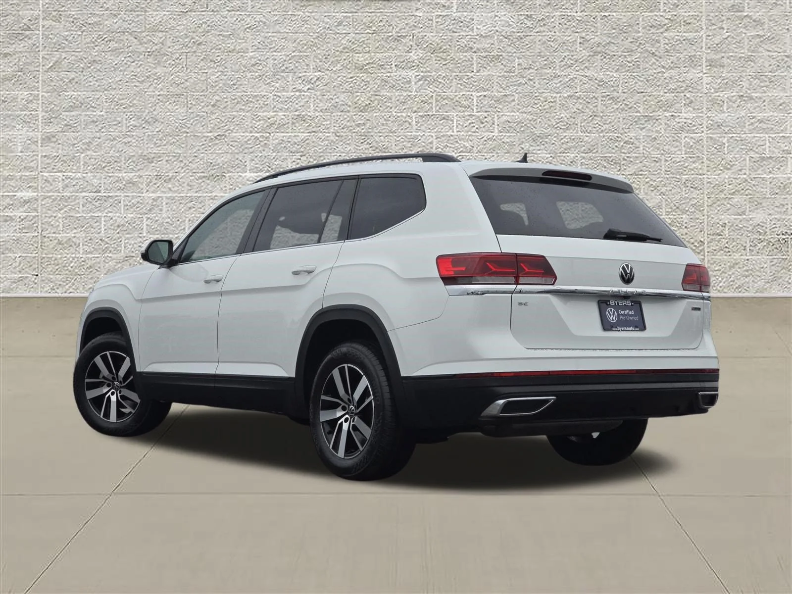 Certified Used 2022 Pure White Volkswagen 2.0T SE image 5