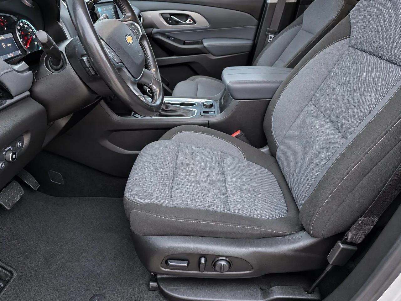 Used 2021 Silver Ice Chevrolet LT Cloth w/1LT image 13
