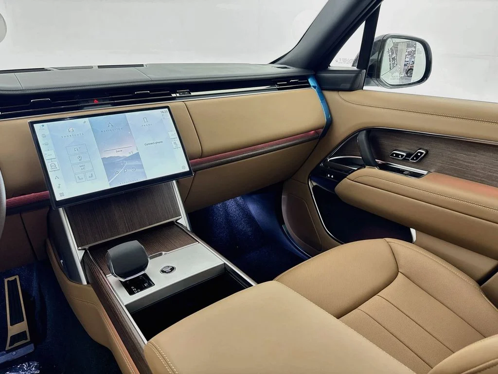 New 2026 Ostuni Pearl White Land Rover SE image 24