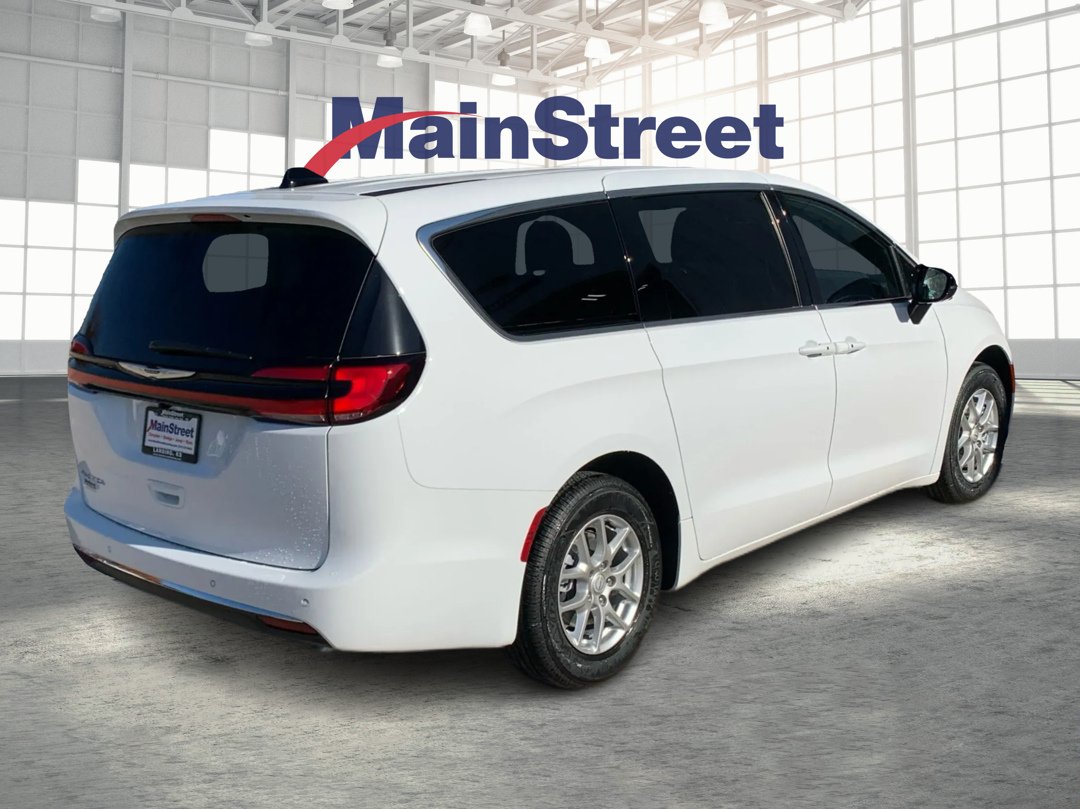 New 2026 Bright White Clear-Coat Exterior Paint Chrysler Select image 5