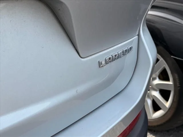Used 2022 Silver Jeep Laredo image 12
