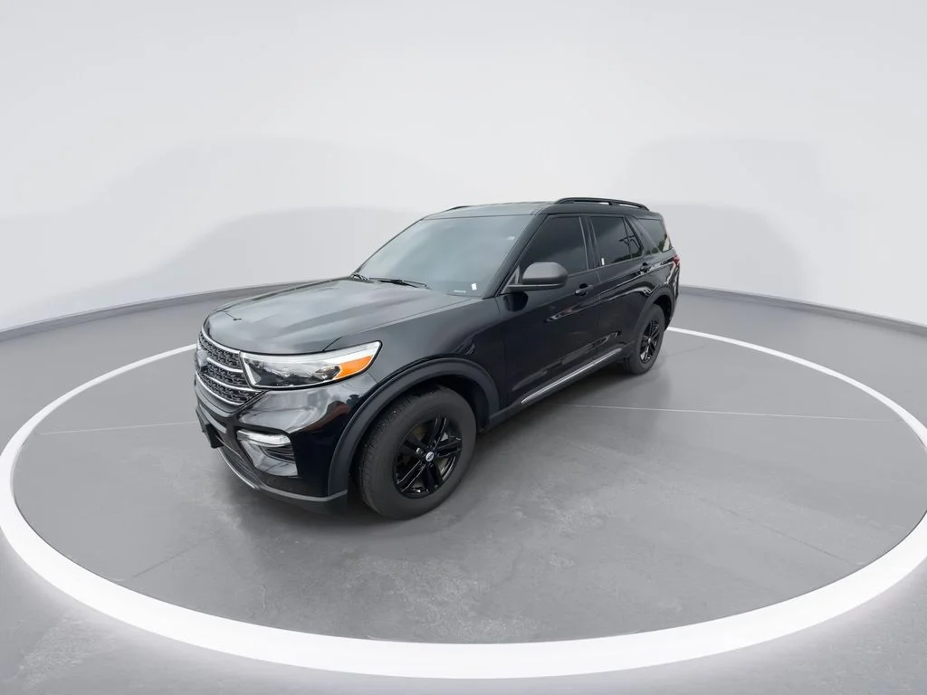 Used 2023 Black Ford XLT image 4