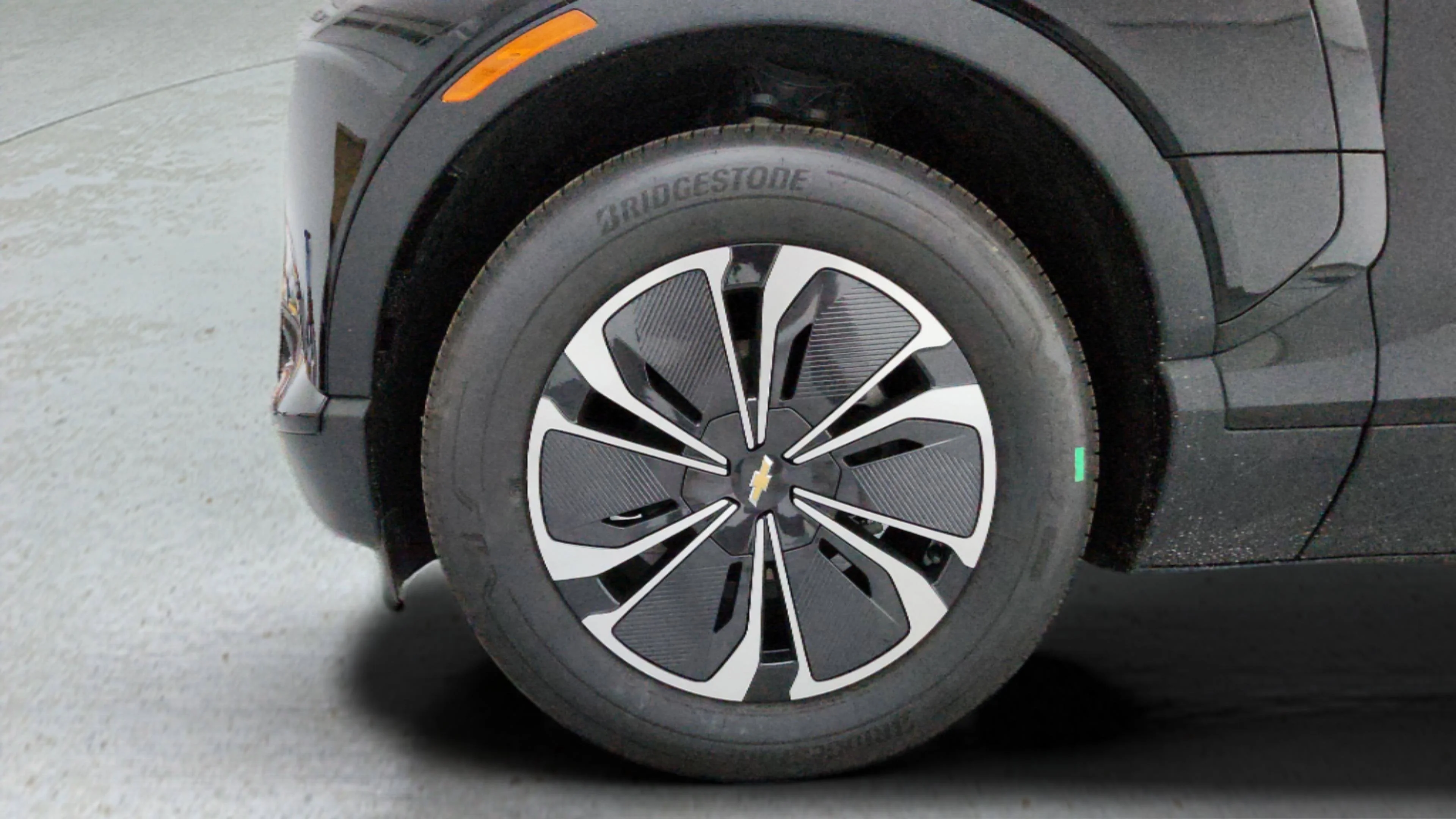 New 2025 Black Chevrolet LT image 32