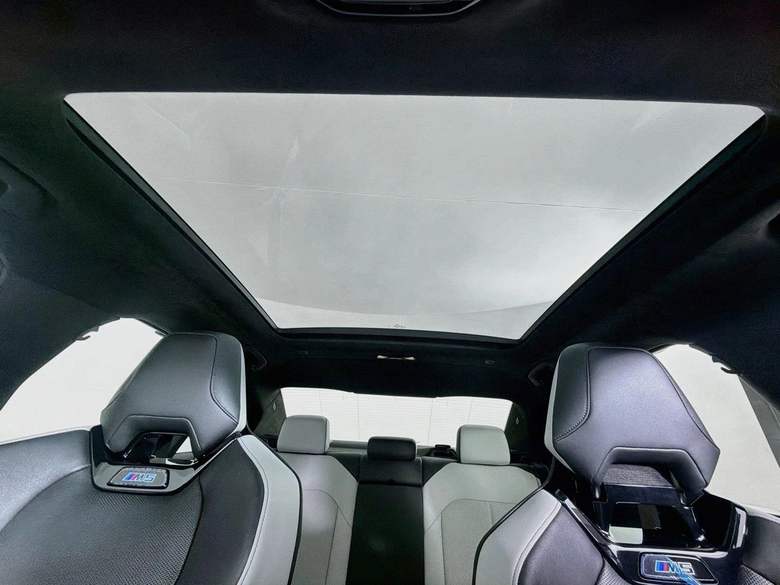 Used 2027 Carbon Black Metallic BMW  image 6