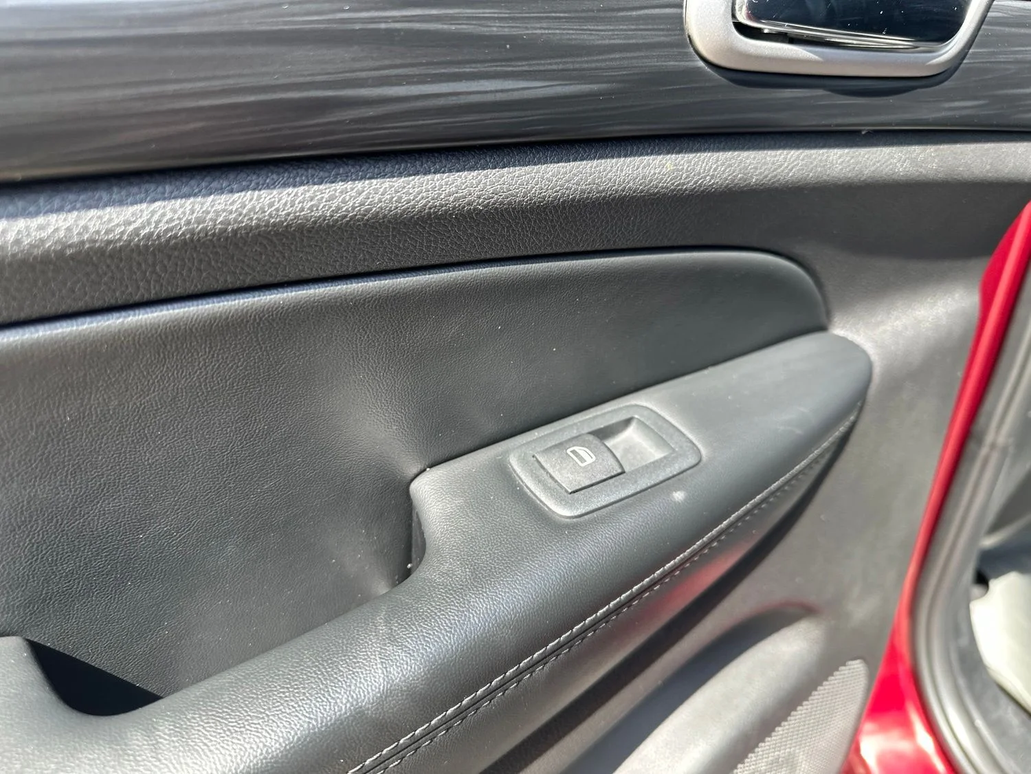 Used 2020 Red Jeep Altitude image 23