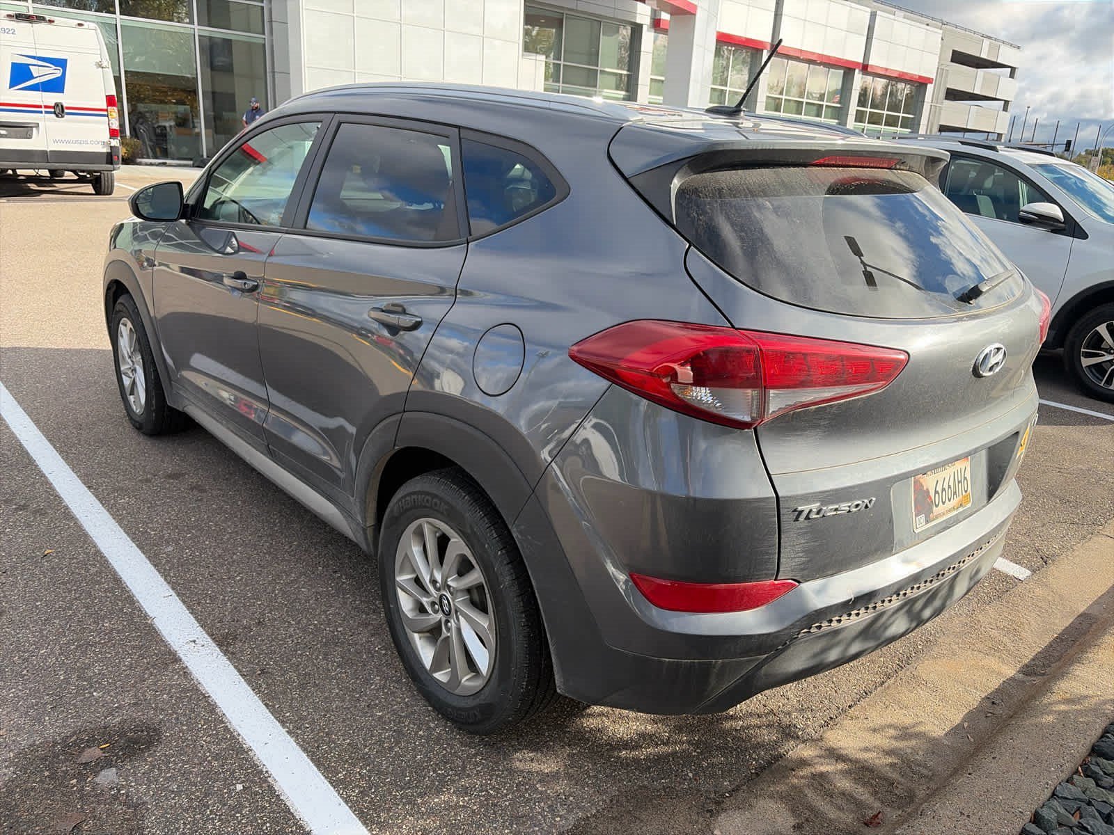 Used 2017 Coliseum Gray Hyundai SE image 4